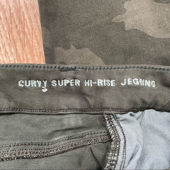 American Eagle Next Level Stretch Camouflage Curvy High-Rise Jeggings - Size: 2 - Picture 6 of 9